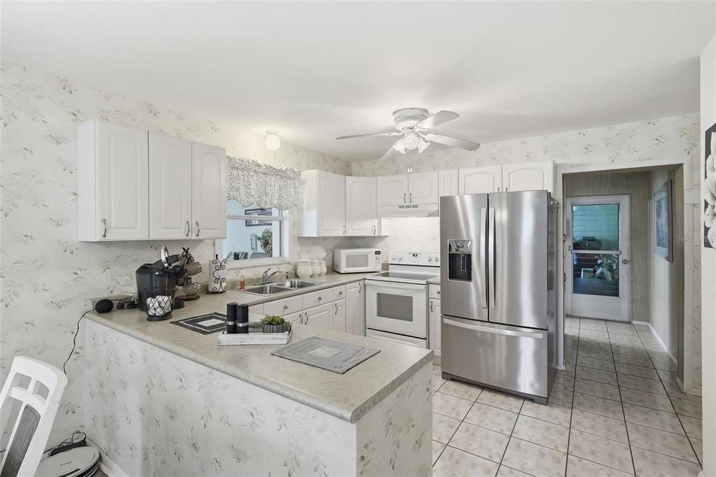 For Sale: $239,000 (2 beds, 2 baths, 1437 Square Feet)