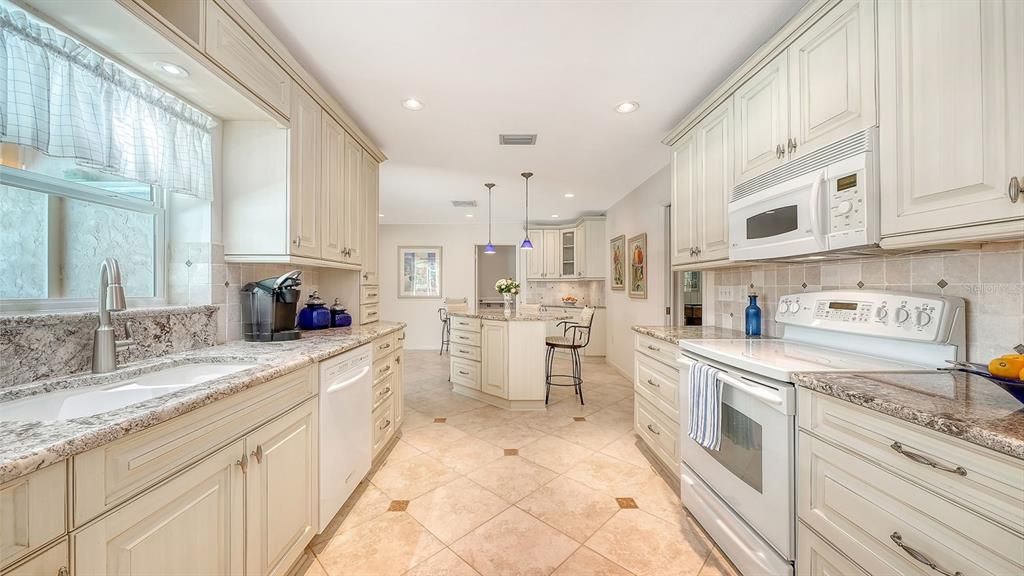 For Sale: $1,700,000 (4 beds, 3 baths, 2580 Square Feet)