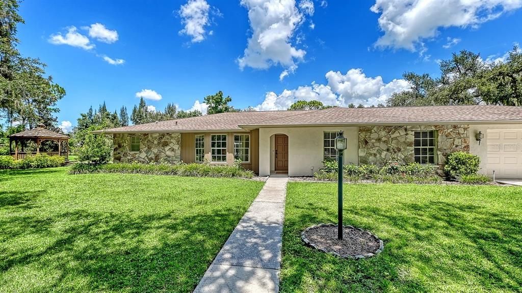 For Sale: $1,700,000 (4 beds, 3 baths, 2580 Square Feet)
