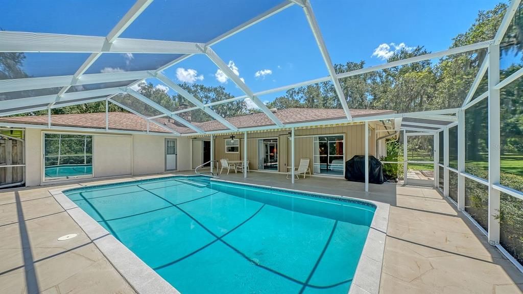 For Sale: $1,700,000 (4 beds, 3 baths, 2580 Square Feet)