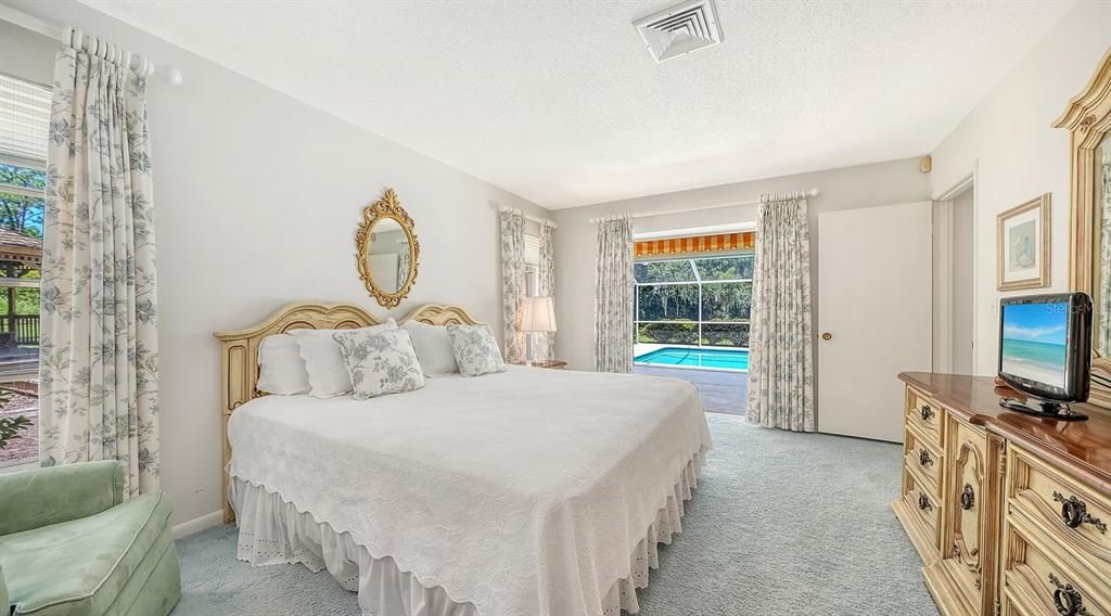 For Sale: $1,700,000 (4 beds, 3 baths, 2580 Square Feet)