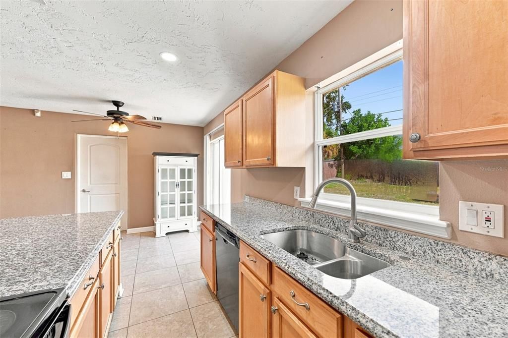 For Sale: $295,000 (3 beds, 1 baths, 1143 Square Feet)
