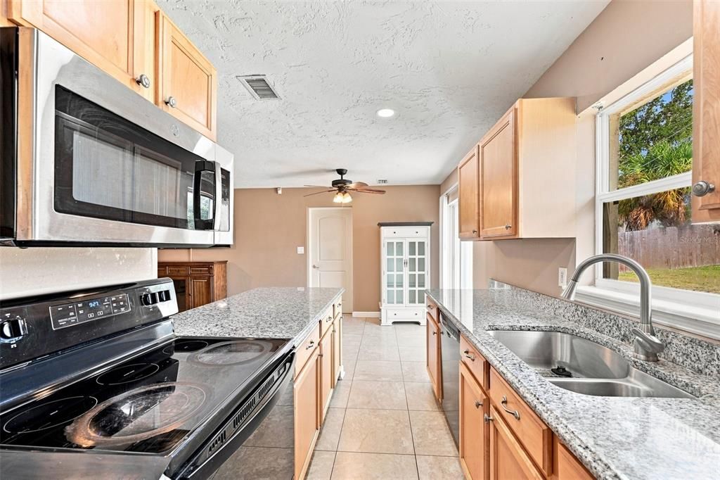 For Sale: $295,000 (3 beds, 1 baths, 1143 Square Feet)