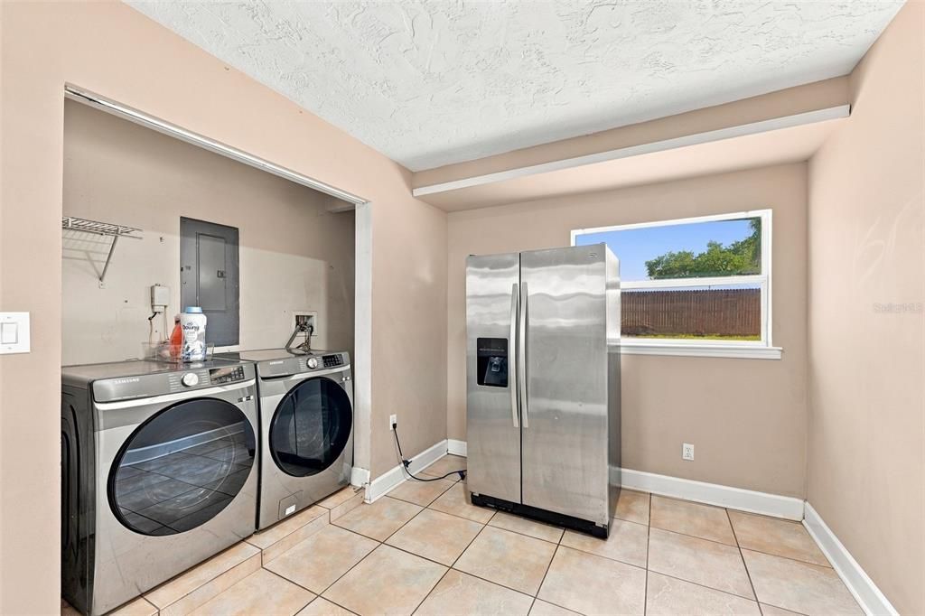 For Sale: $295,000 (3 beds, 1 baths, 1143 Square Feet)