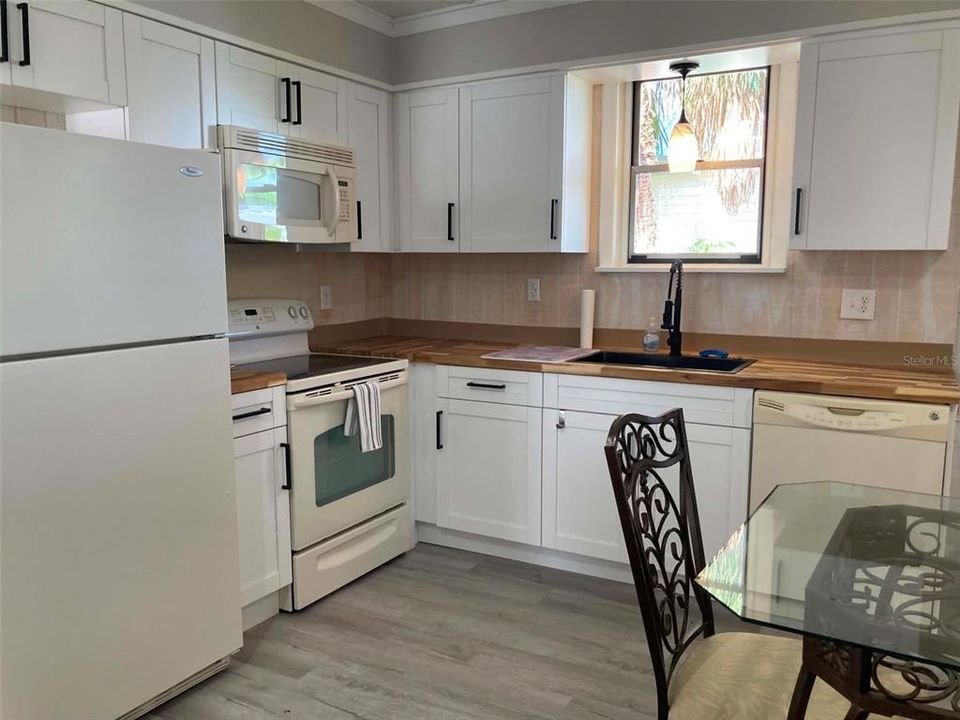 For Rent: $2,100 (2 beds, 1 baths, 650 Square Feet)