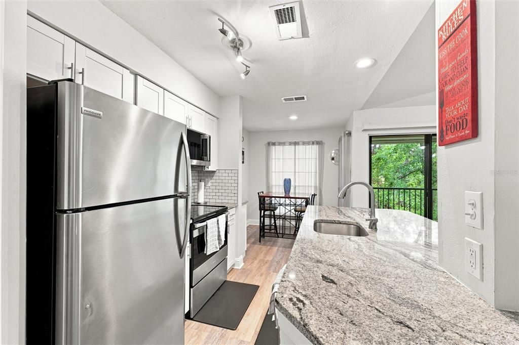 For Rent: $2,200 (1 beds, 1 baths, 684 Square Feet)