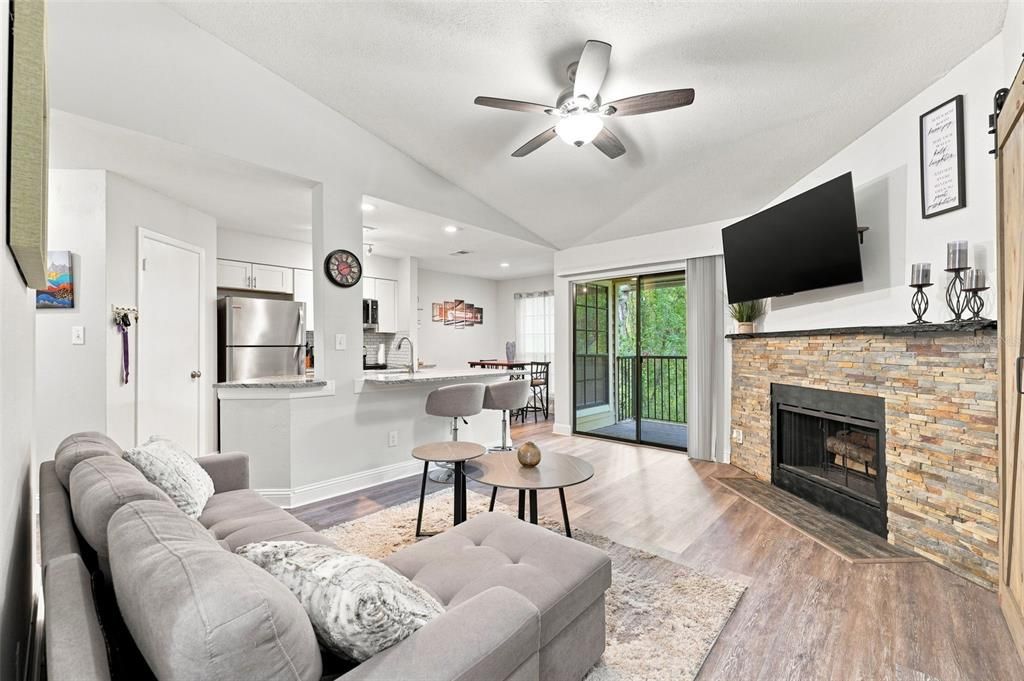 For Rent: $2,200 (1 beds, 1 baths, 684 Square Feet)