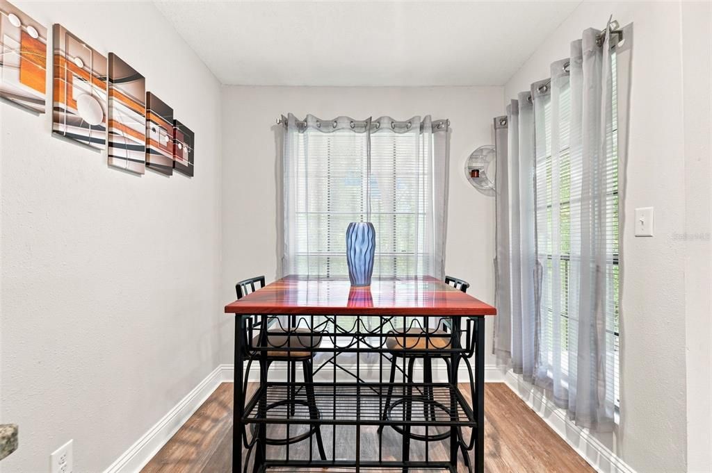 For Rent: $2,200 (1 beds, 1 baths, 684 Square Feet)