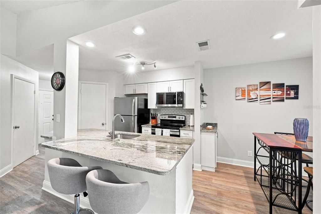 For Rent: $2,200 (1 beds, 1 baths, 684 Square Feet)