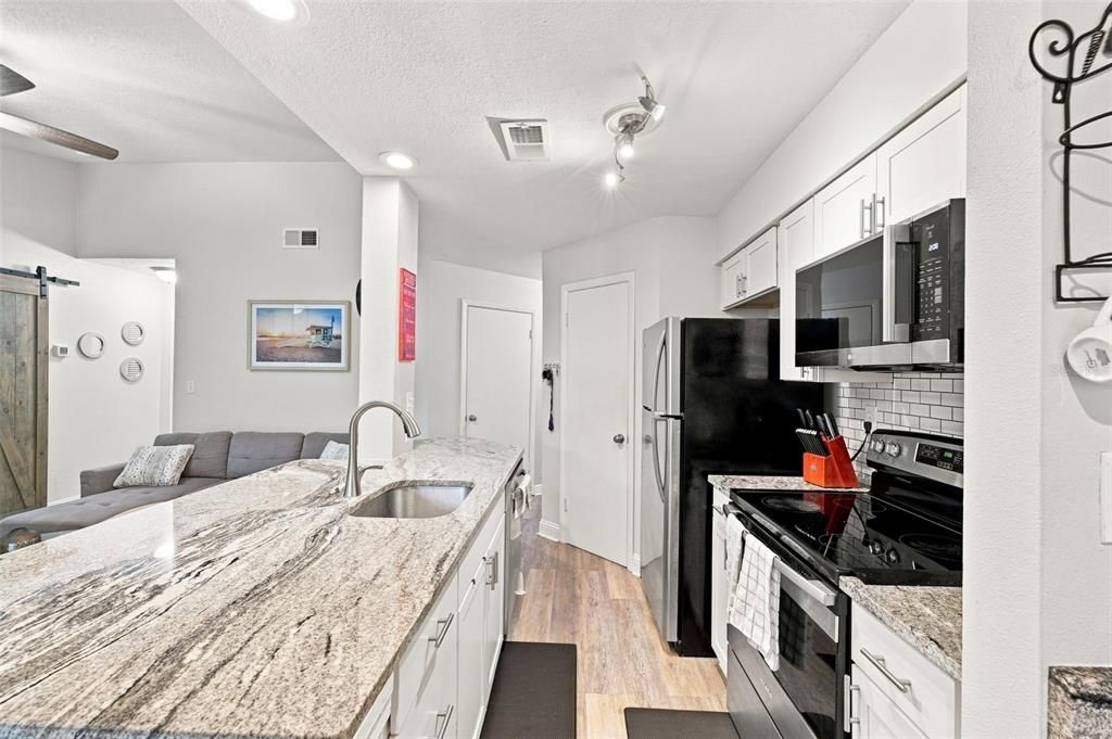 For Rent: $2,200 (1 beds, 1 baths, 684 Square Feet)