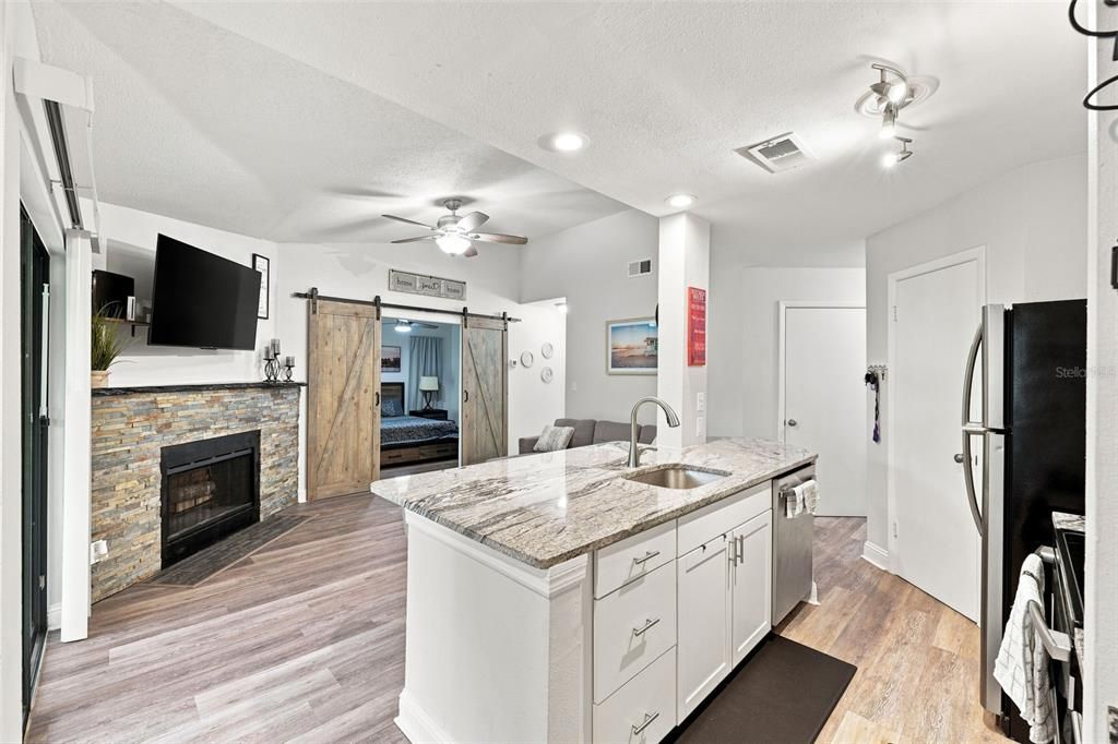 For Rent: $2,200 (1 beds, 1 baths, 684 Square Feet)