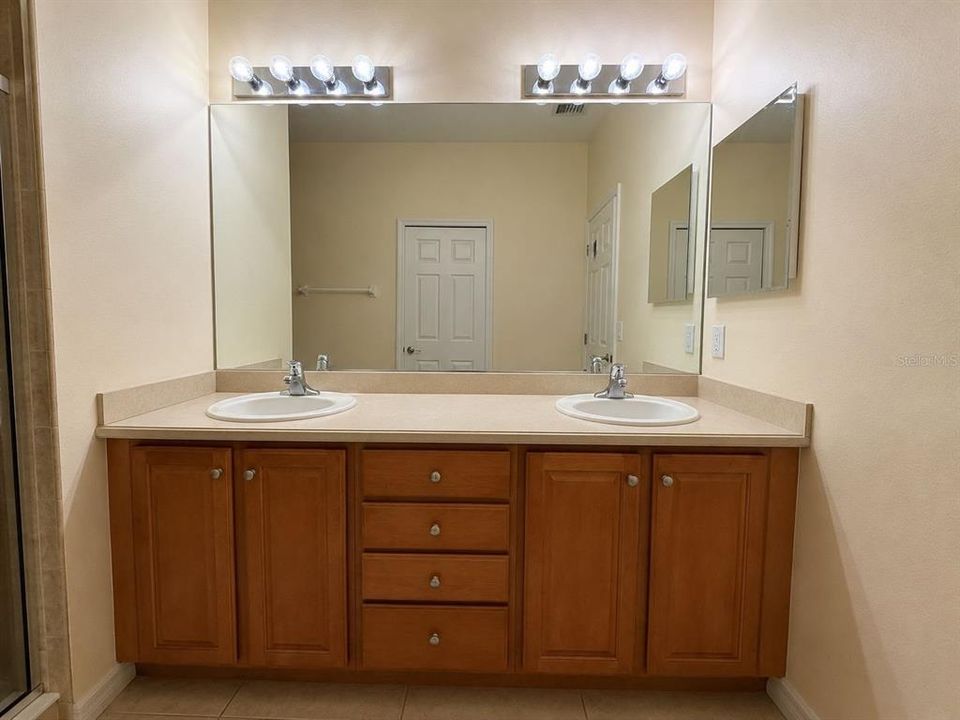 For Rent: $2,150 (2 beds, 2 baths, 1499 Square Feet)