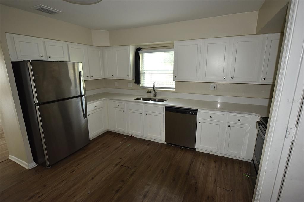 En Venta: $390,000 (5 camas, 2 baños, 1916 Pies cuadrados)