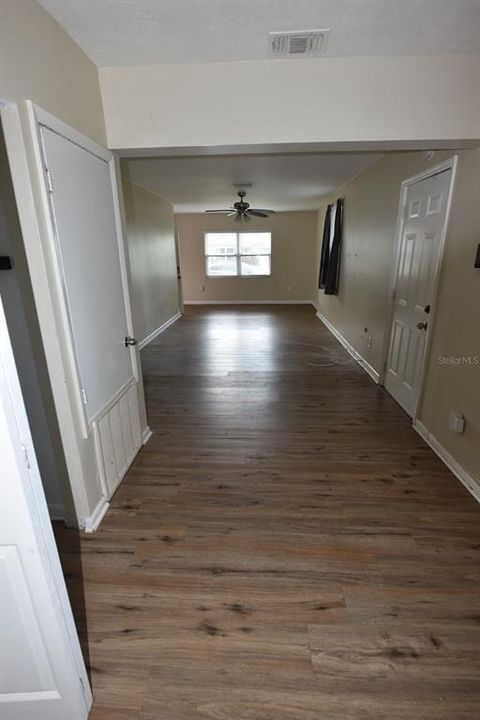 En Venta: $390,000 (5 camas, 2 baños, 1916 Pies cuadrados)