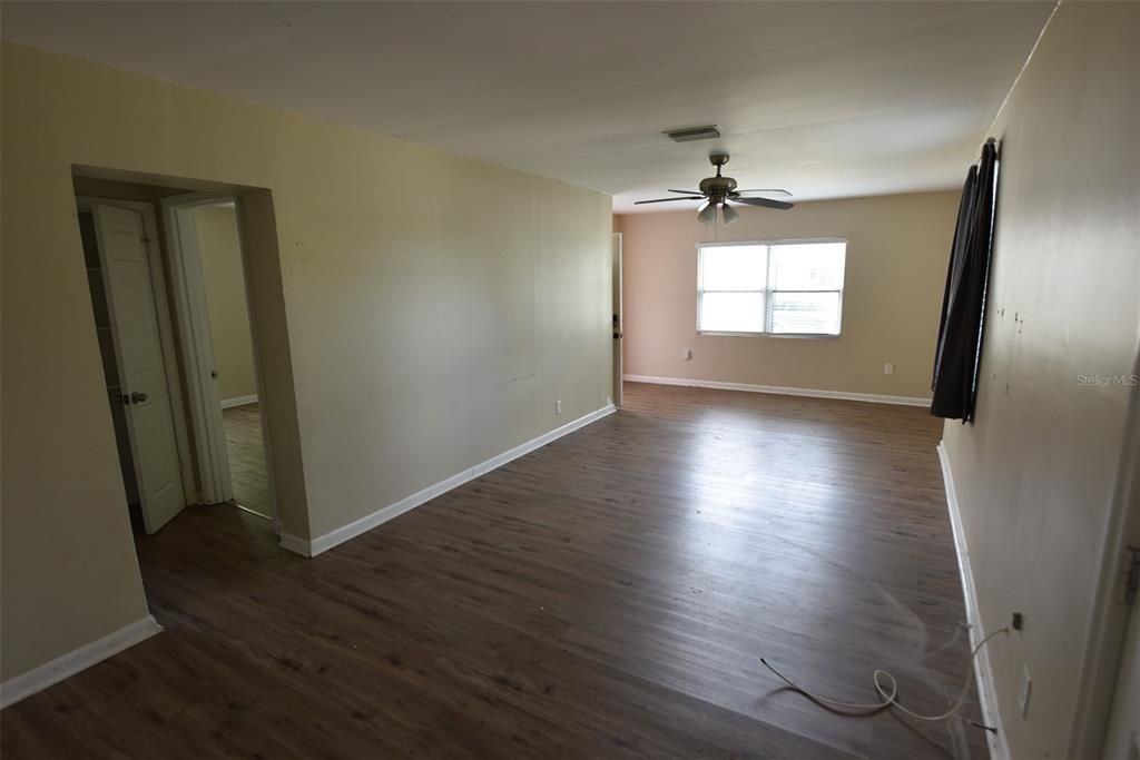 En Venta: $390,000 (5 camas, 2 baños, 1916 Pies cuadrados)