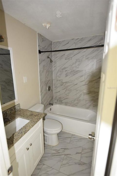 En Venta: $390,000 (5 camas, 2 baños, 1916 Pies cuadrados)