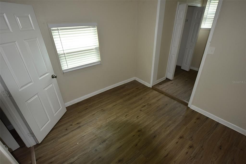 En Venta: $390,000 (5 camas, 2 baños, 1916 Pies cuadrados)