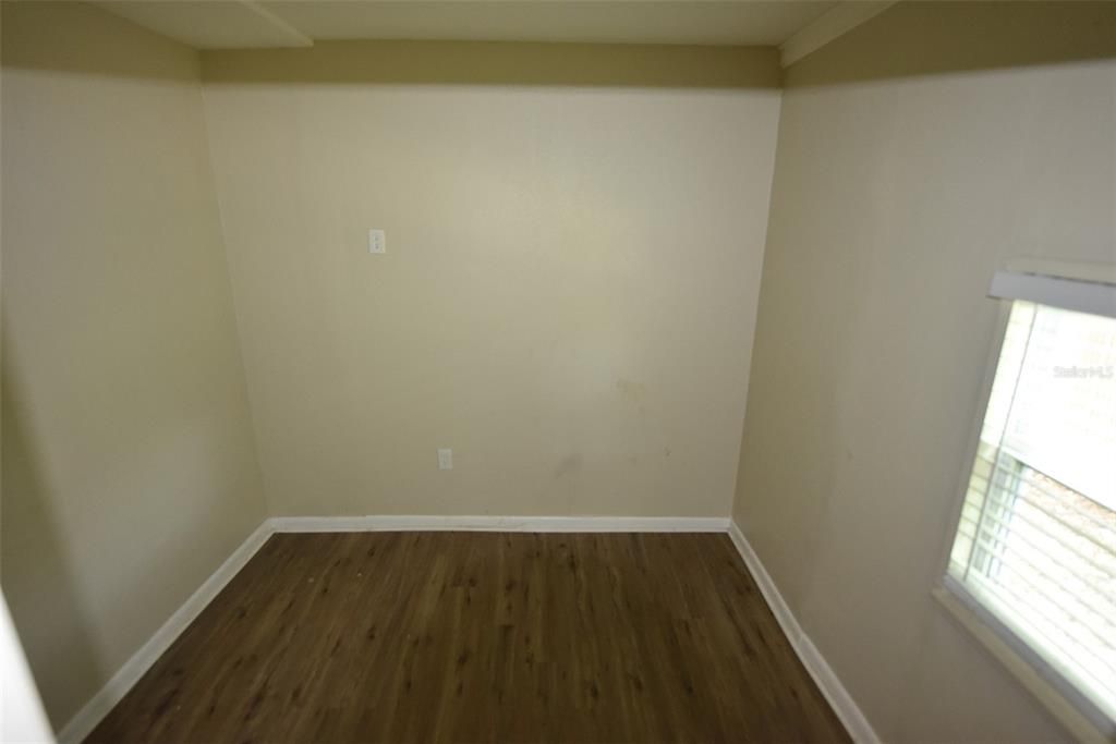 En Venta: $390,000 (5 camas, 2 baños, 1916 Pies cuadrados)