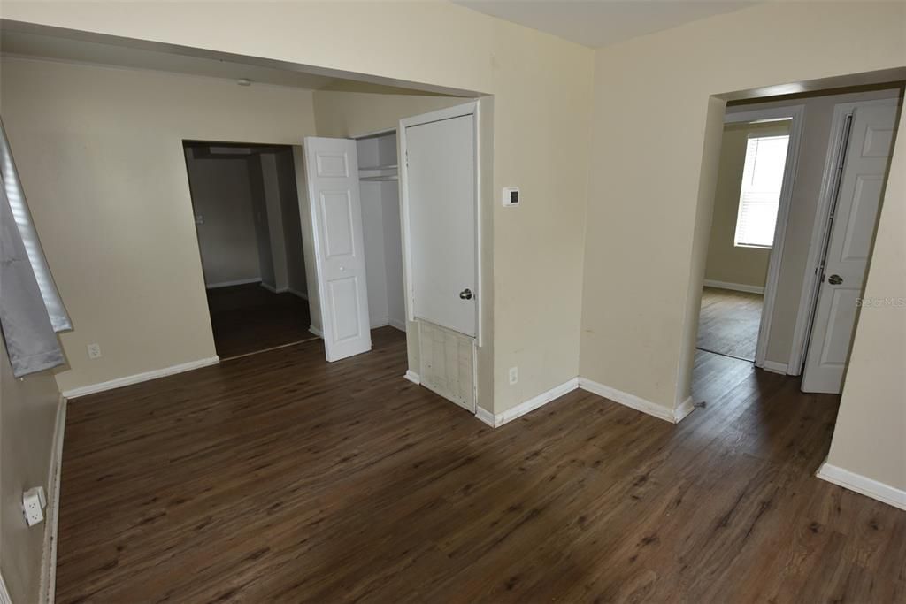 En Venta: $390,000 (5 camas, 2 baños, 1916 Pies cuadrados)