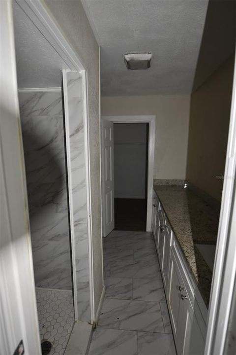 En Venta: $390,000 (5 camas, 2 baños, 1916 Pies cuadrados)