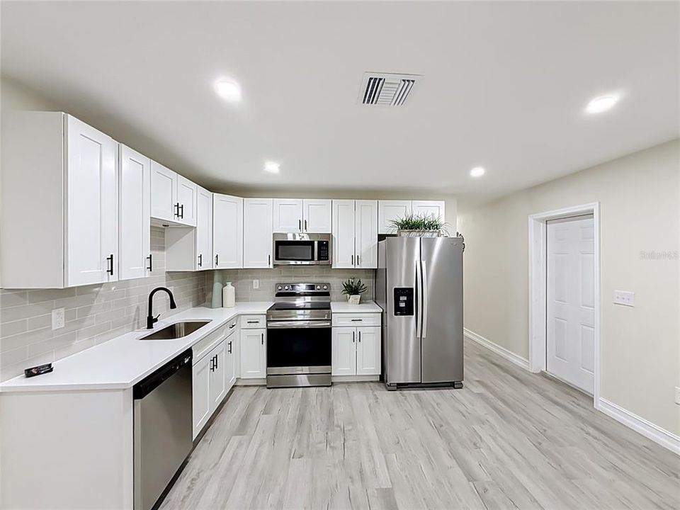 For Sale: $269,900 (3 beds, 2 baths, 1088 Square Feet)