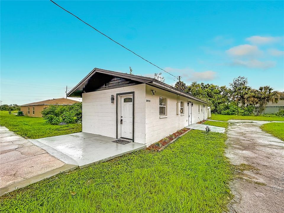 For Sale: $269,900 (3 beds, 2 baths, 1088 Square Feet)