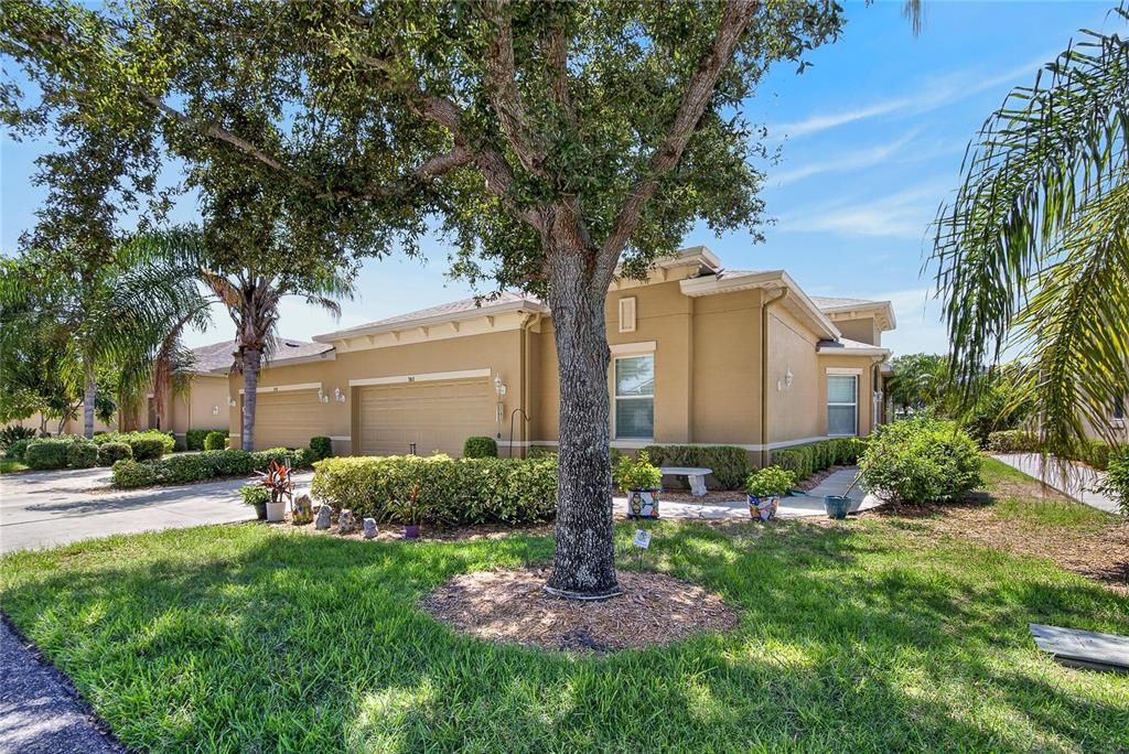 For Sale: $332,900 (2 beds, 2 baths, 1754 Square Feet)