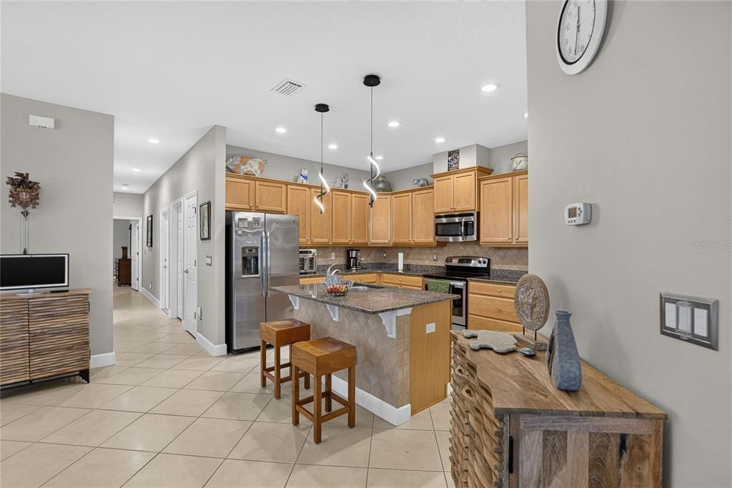 For Sale: $332,900 (2 beds, 2 baths, 1754 Square Feet)