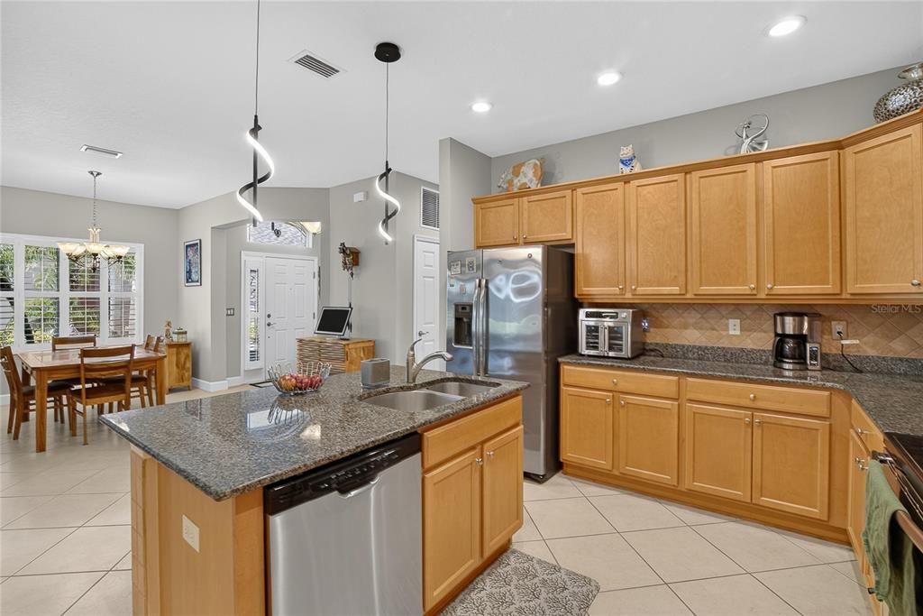 For Sale: $332,900 (2 beds, 2 baths, 1754 Square Feet)