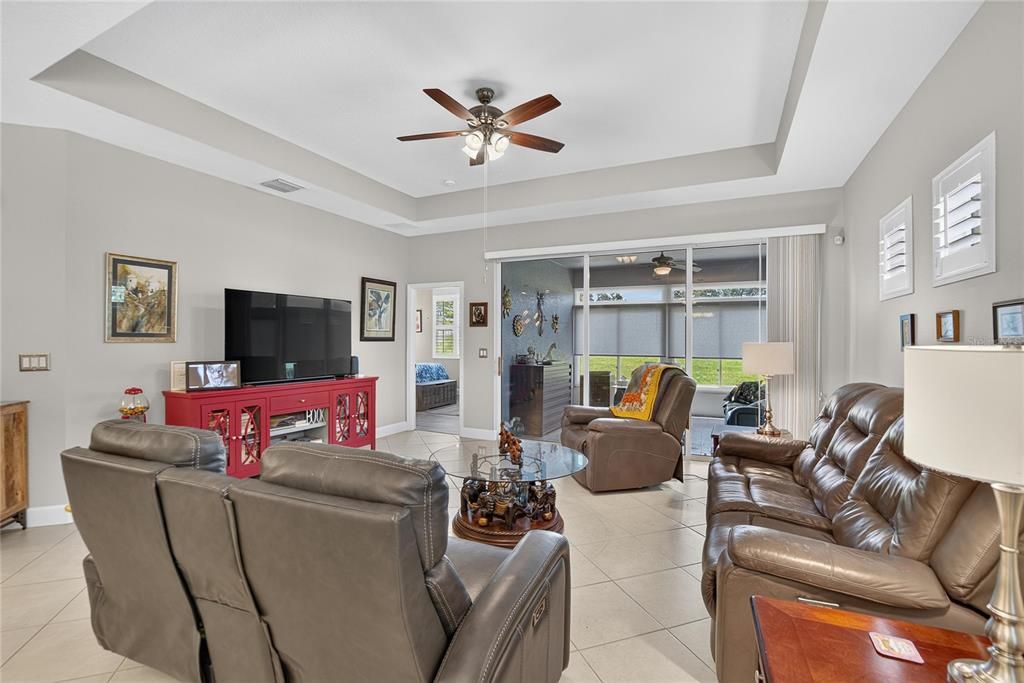 For Sale: $332,900 (2 beds, 2 baths, 1754 Square Feet)