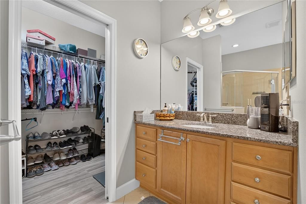 For Sale: $332,900 (2 beds, 2 baths, 1754 Square Feet)