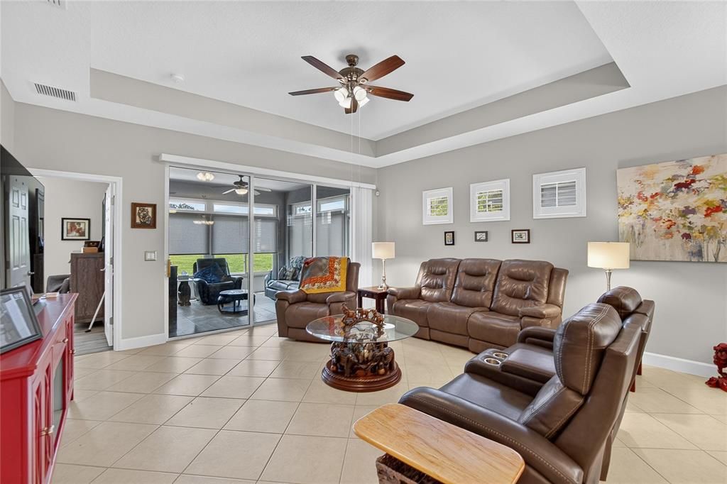For Sale: $332,900 (2 beds, 2 baths, 1754 Square Feet)