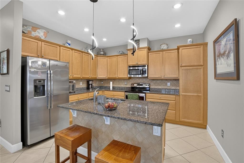 For Sale: $332,900 (2 beds, 2 baths, 1754 Square Feet)