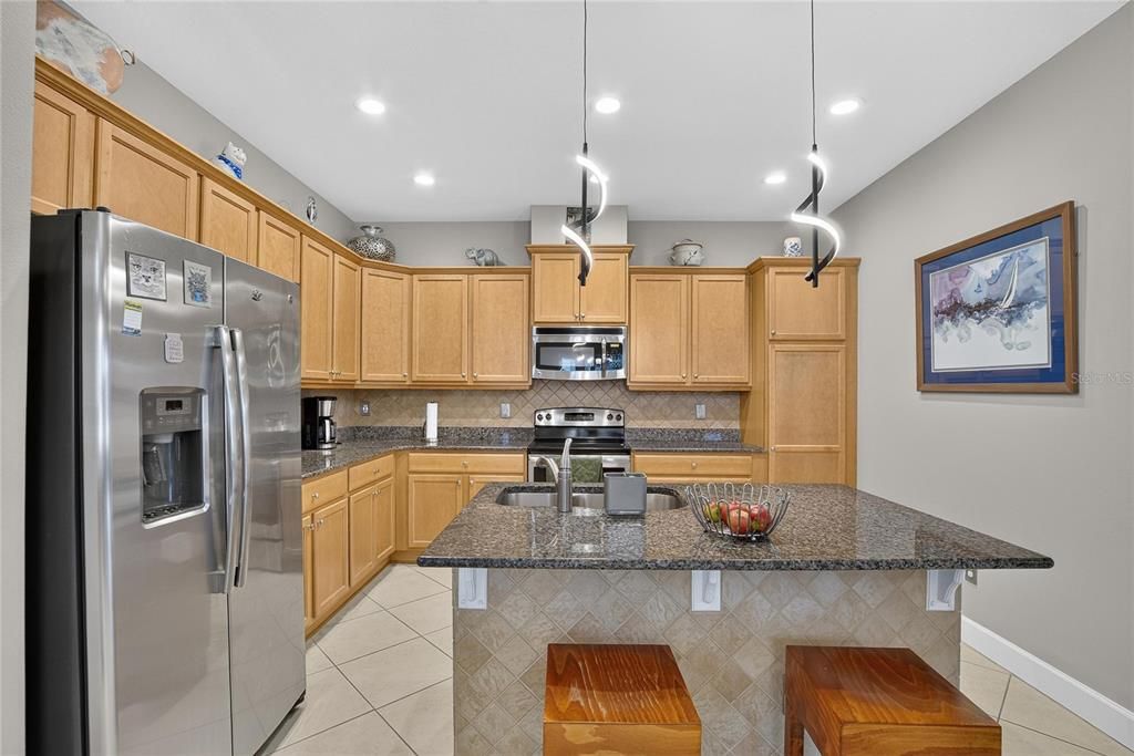 For Sale: $332,900 (2 beds, 2 baths, 1754 Square Feet)
