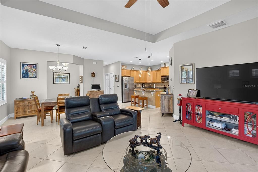 For Sale: $332,900 (2 beds, 2 baths, 1754 Square Feet)