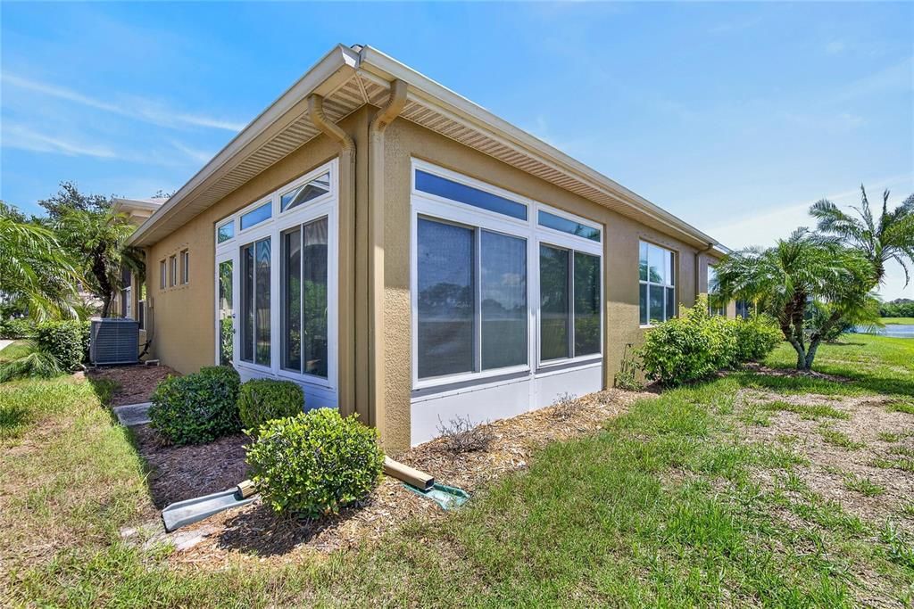 For Sale: $332,900 (2 beds, 2 baths, 1754 Square Feet)