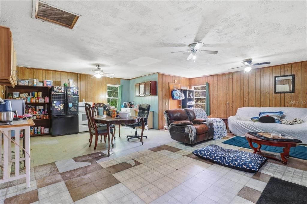For Sale: $300,000 (3 beds, 1 baths, 1553 Square Feet)