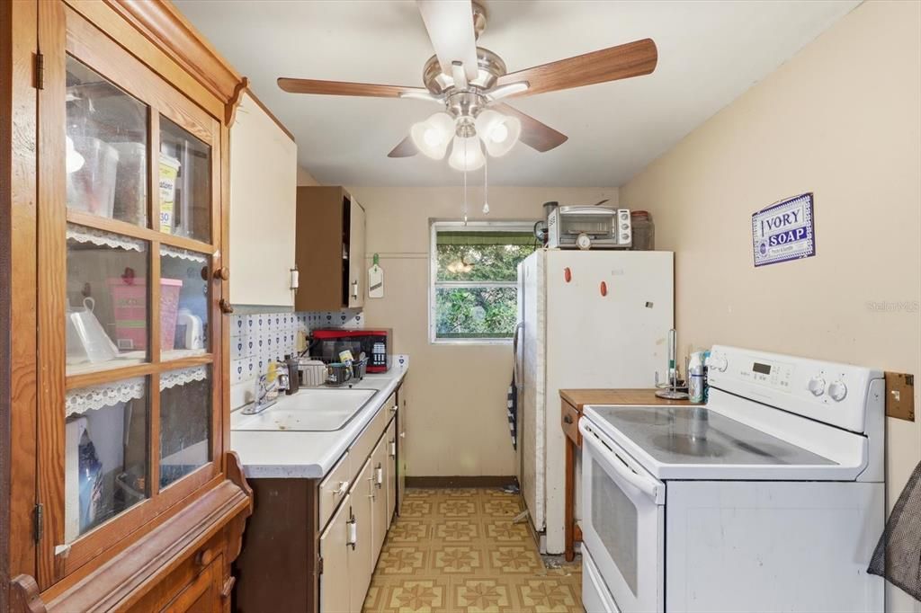 For Sale: $300,000 (3 beds, 1 baths, 1553 Square Feet)