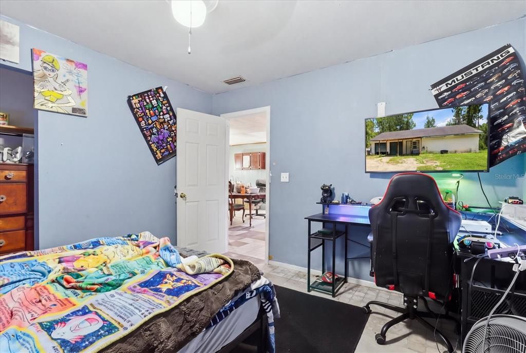 For Sale: $300,000 (3 beds, 1 baths, 1553 Square Feet)