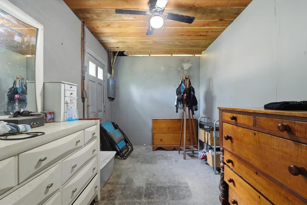 For Sale: $300,000 (3 beds, 1 baths, 1553 Square Feet)