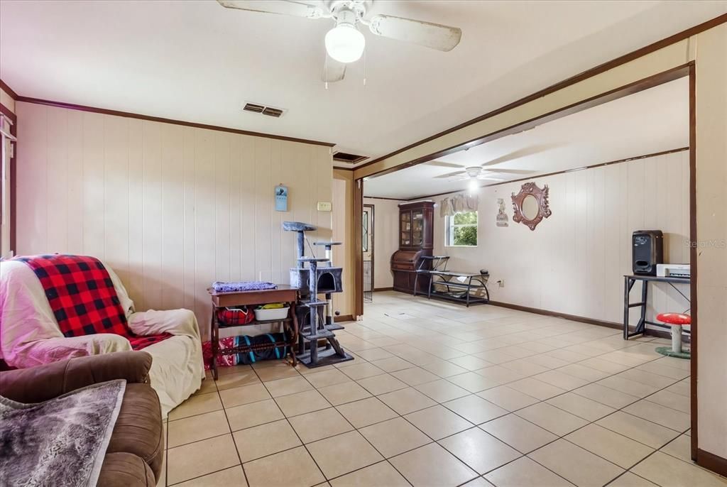 For Sale: $300,000 (3 beds, 1 baths, 1553 Square Feet)