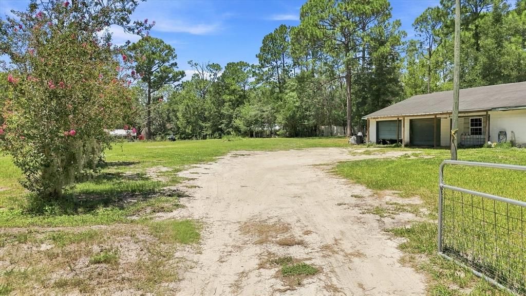 For Sale: $300,000 (3 beds, 1 baths, 1553 Square Feet)