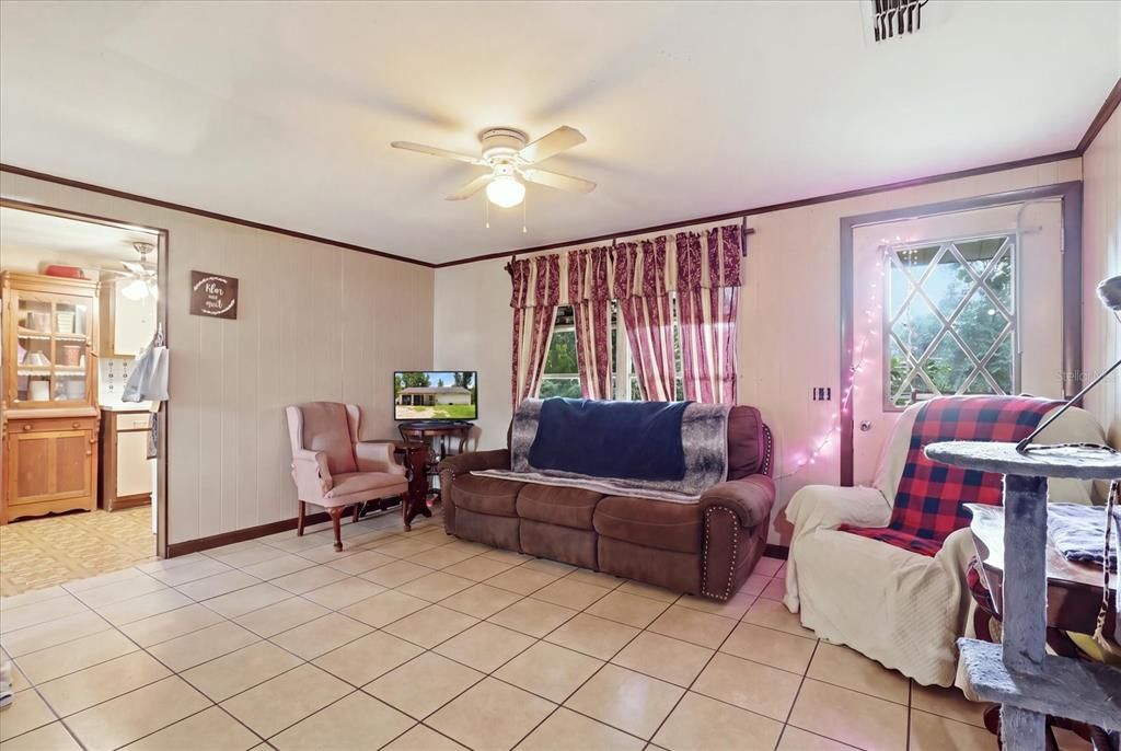 For Sale: $300,000 (3 beds, 1 baths, 1553 Square Feet)