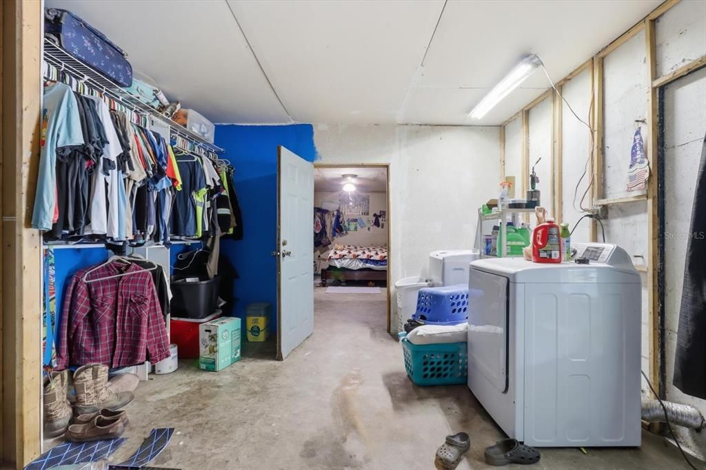For Sale: $300,000 (3 beds, 1 baths, 1553 Square Feet)