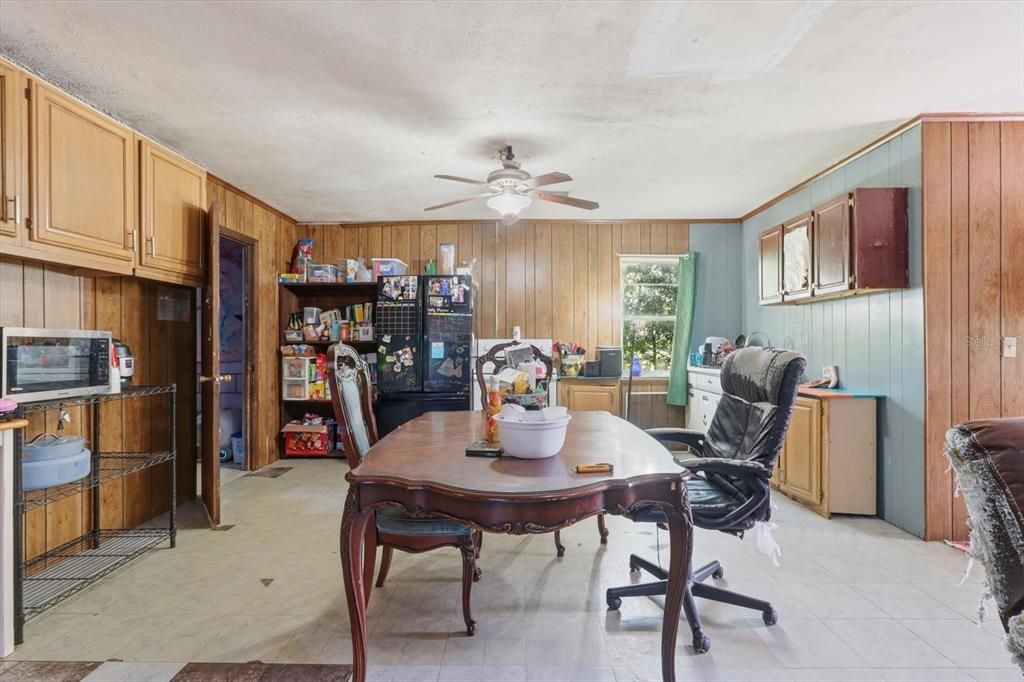 For Sale: $300,000 (3 beds, 1 baths, 1553 Square Feet)
