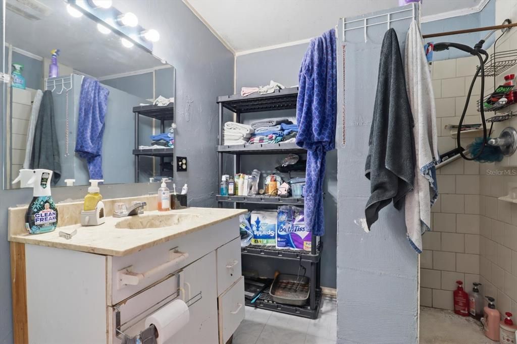 For Sale: $300,000 (3 beds, 1 baths, 1553 Square Feet)