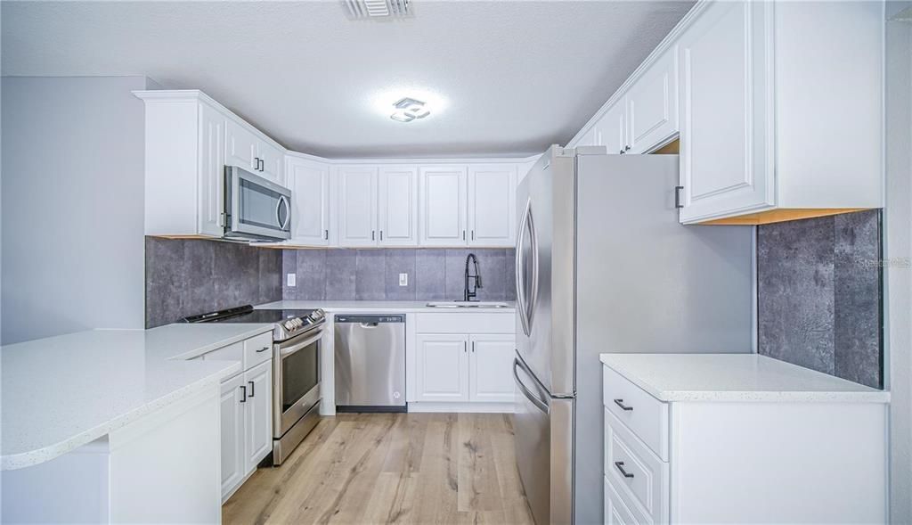 На продажу: $289,990 (3 спален, 1 ванн, 1684 Квадратных фут)