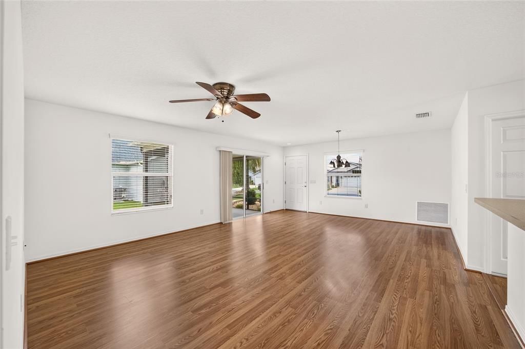 En Venta: $299,000 (2 camas, 2 baños, 1130 Pies cuadrados)