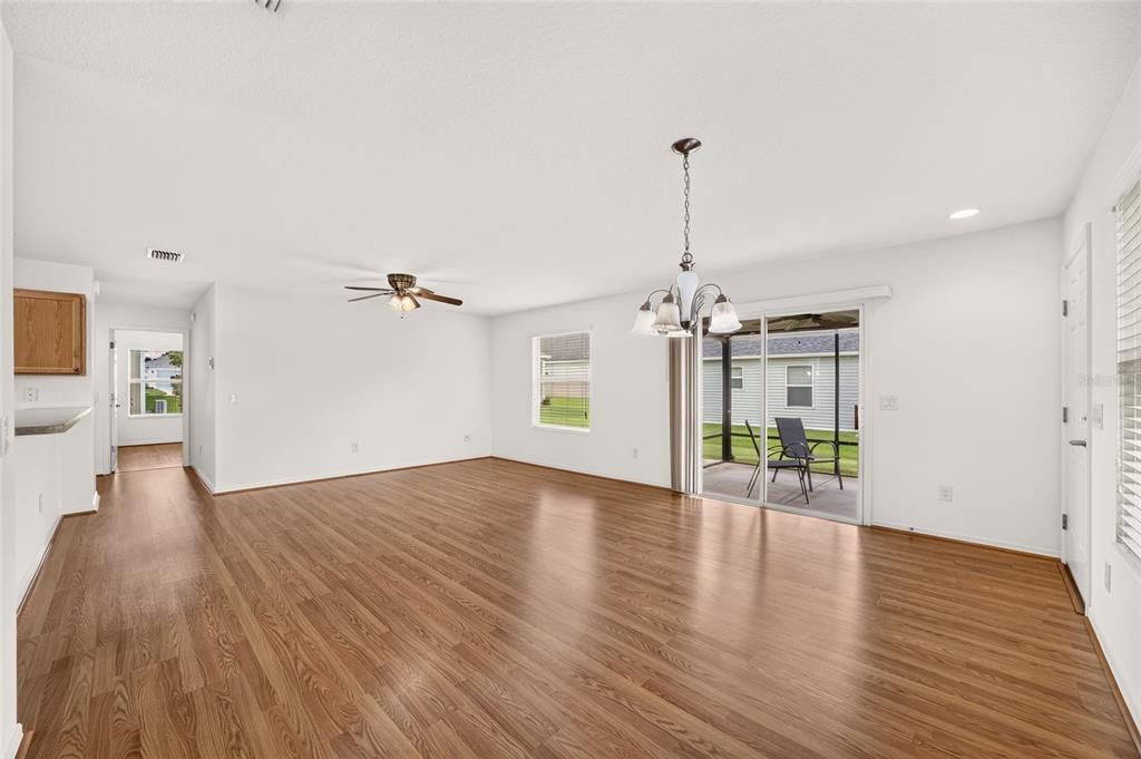 En Venta: $299,000 (2 camas, 2 baños, 1130 Pies cuadrados)