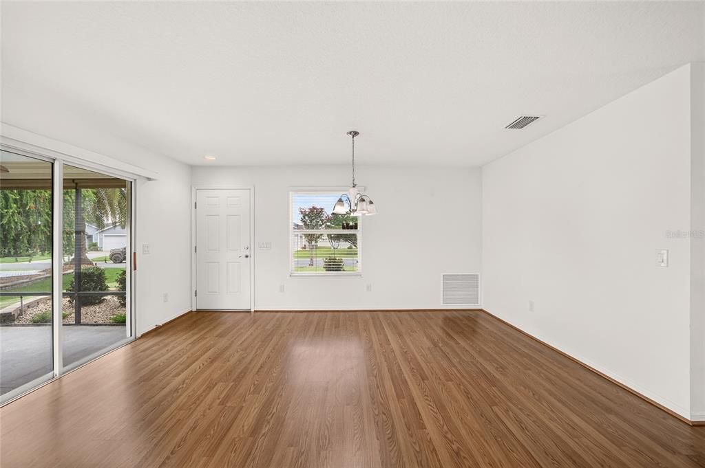 En Venta: $299,000 (2 camas, 2 baños, 1130 Pies cuadrados)